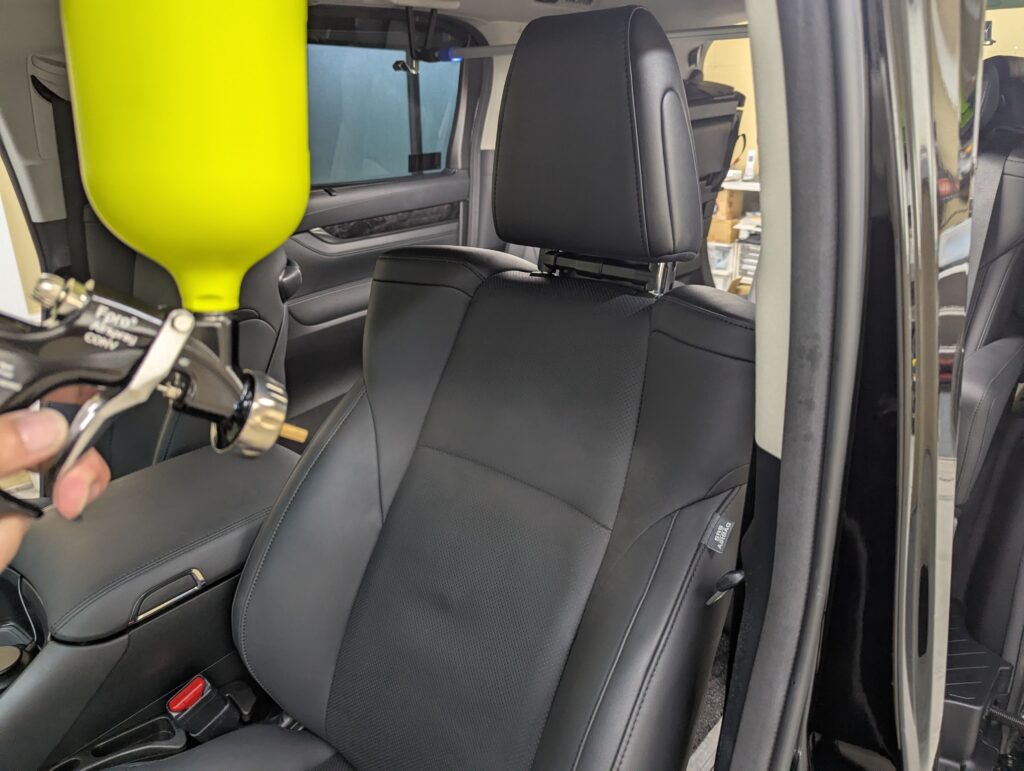 アルファードの室内にナノゾーンコートを施工