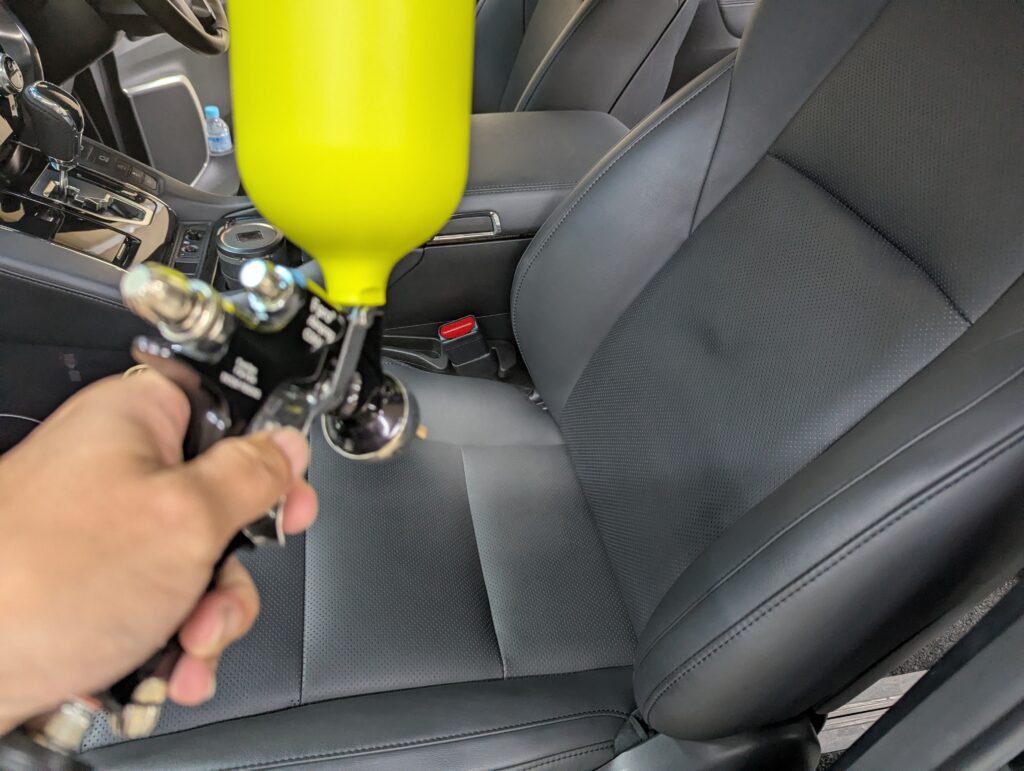 アルファードの室内にナノゾーンコートを施工